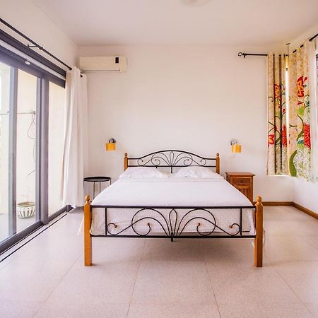 Villa Angelou - Sunlit Beach Getaway With Pool And Wifi Belle Mare Esterno foto