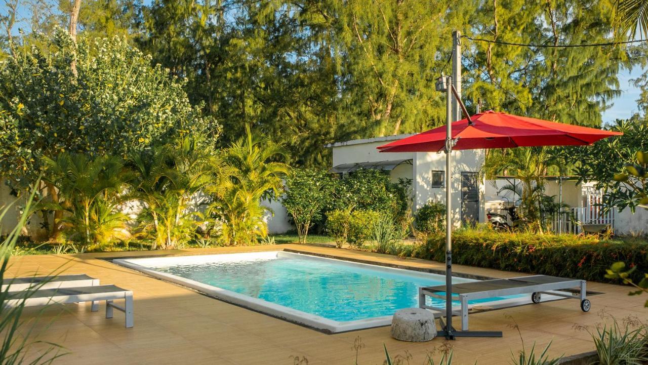 Villa Angelou - Sunlit Beach Getaway With Pool And Wifi Belle Mare Esterno foto