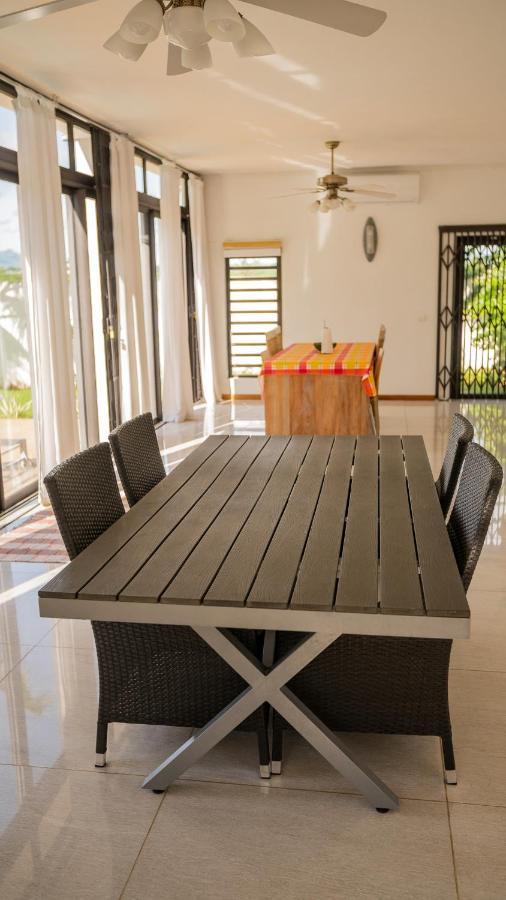 Villa Angelou - Sunlit Beach Getaway With Pool And Wifi Belle Mare Esterno foto
