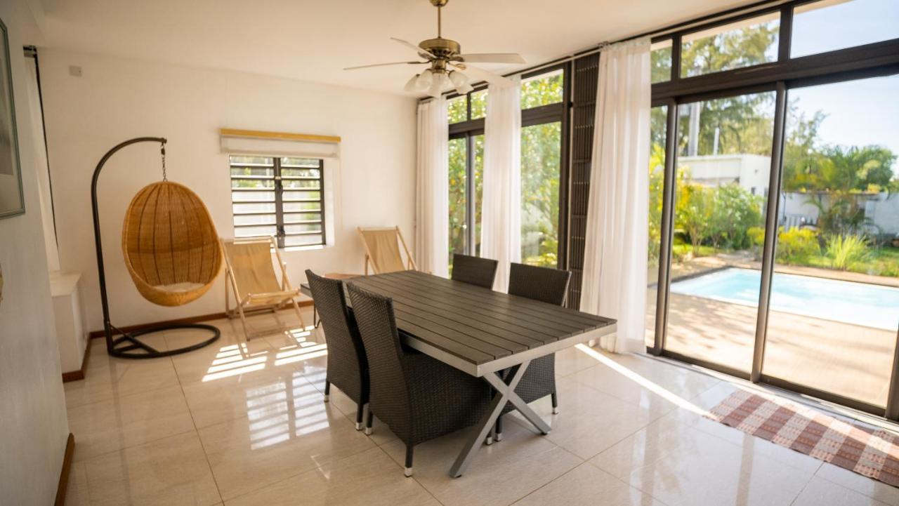 Villa Angelou - Sunlit Beach Getaway With Pool And Wifi Belle Mare Esterno foto