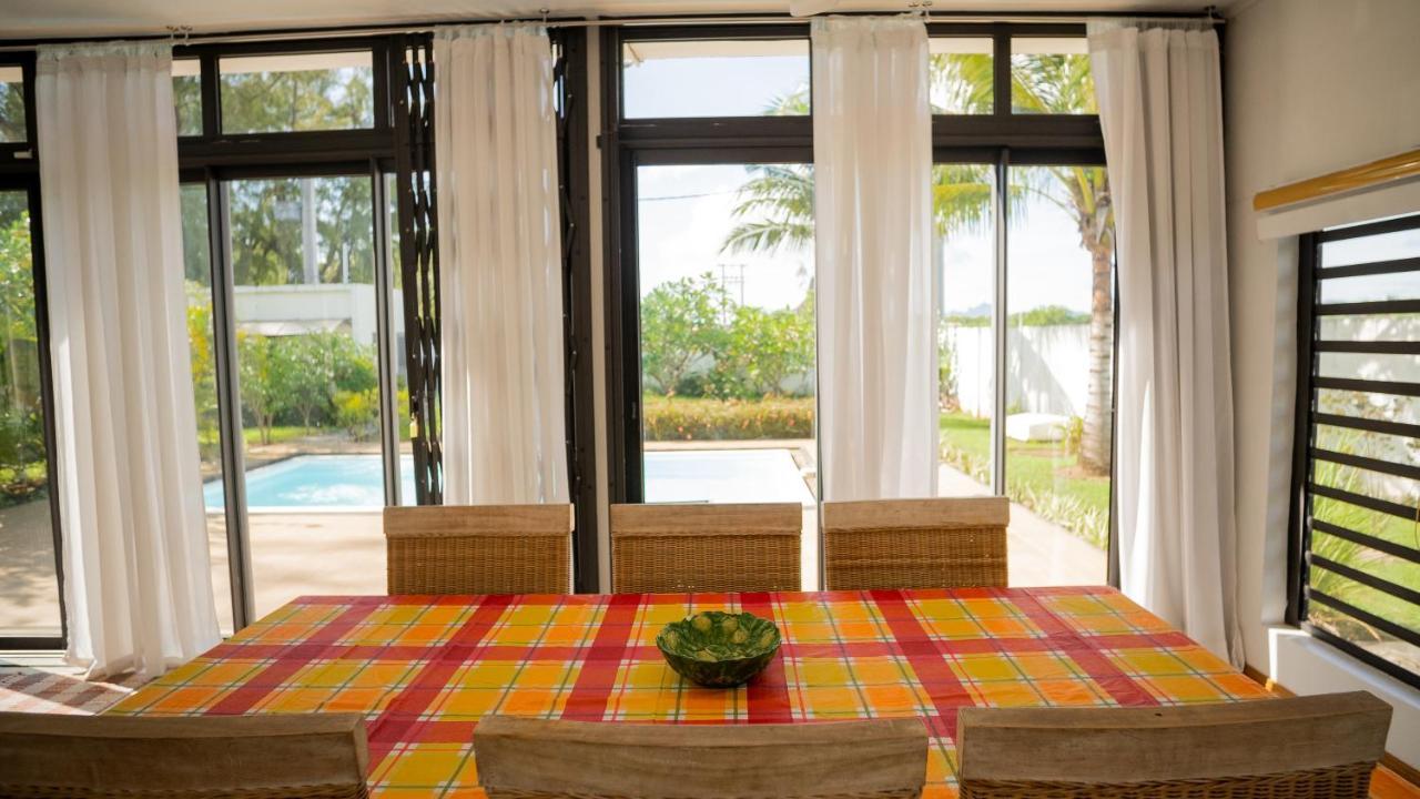 Villa Angelou - Sunlit Beach Getaway With Pool And Wifi Belle Mare Esterno foto