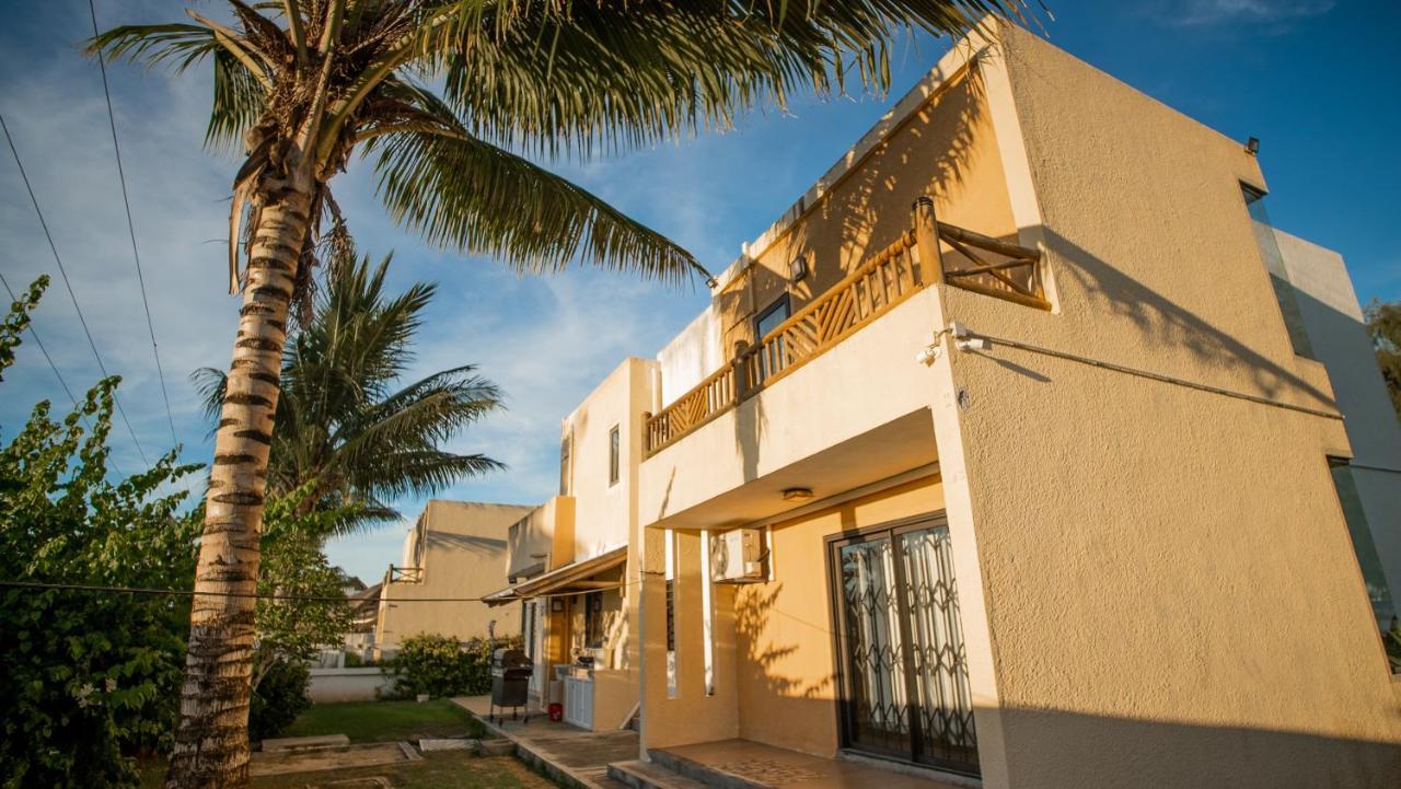 Villa Angelou - Sunlit Beach Getaway With Pool And Wifi Belle Mare Esterno foto
