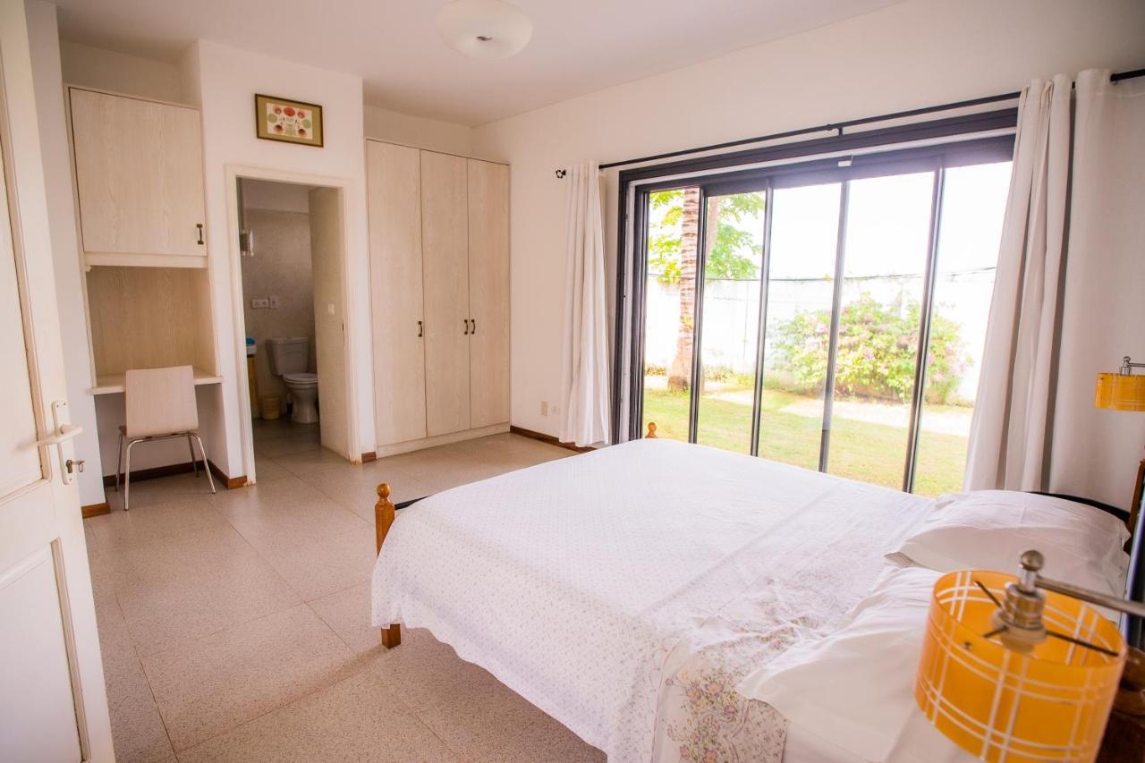 Villa Angelou - Sunlit Beach Getaway With Pool And Wifi Belle Mare Esterno foto